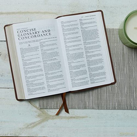 NRSV Catholic Edition Gift Bible, Black Leathersoft (Comfort Print, Holy Bible, Complete Catholic Bible, NRSV CE): Holy Bible - Catholic Bible Press [KSIĄŻKA]
