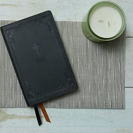 NRSV Catholic Edition Gift Bible, Black Leathersoft (Comfort Print, Holy Bible, Complete Catholic Bible, NRSV CE): Holy Bible - Catholic Bible Press [KSIĄŻKA]