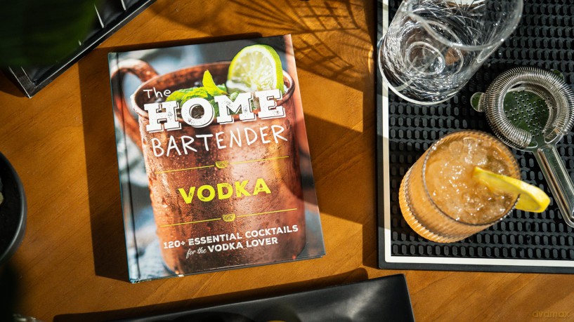 The Home Bartender: Vodka: 100+ Essential Cocktails for the Vodka Lover - Editors of Cider Mill Press [KSIĄŻKA]