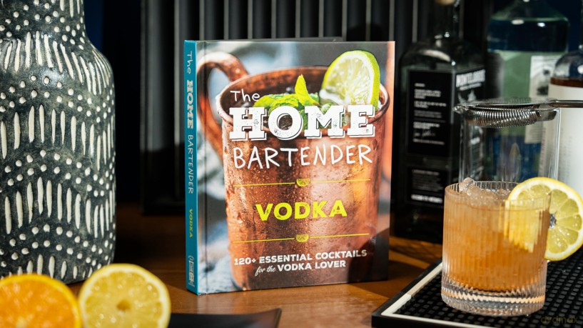 The Home Bartender: Vodka: 100+ Essential Cocktails for the Vodka Lover - Editors of Cider Mill Press [KSIĄŻKA]