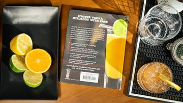 The Home Bartender: Vodka: 100+ Essential Cocktails for the Vodka Lover - Editors of Cider Mill Press [KSIĄŻKA]
