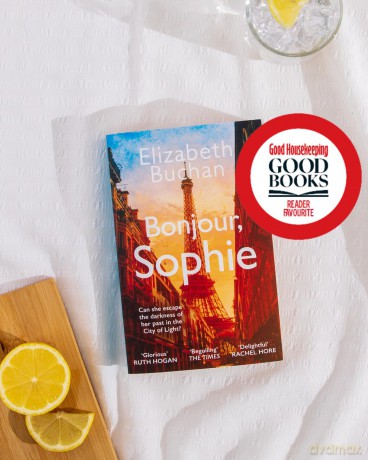 Bonjour, Sophie: A Good Housekeeping Good Books Spring 2025 pick - Elizabeth Buchan [KSIĄŻKA]