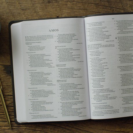 ESV Gift and Award Bible (TruTone, Black): English Standard Version, Black, Trutone - ESV [KSIĄŻKA]