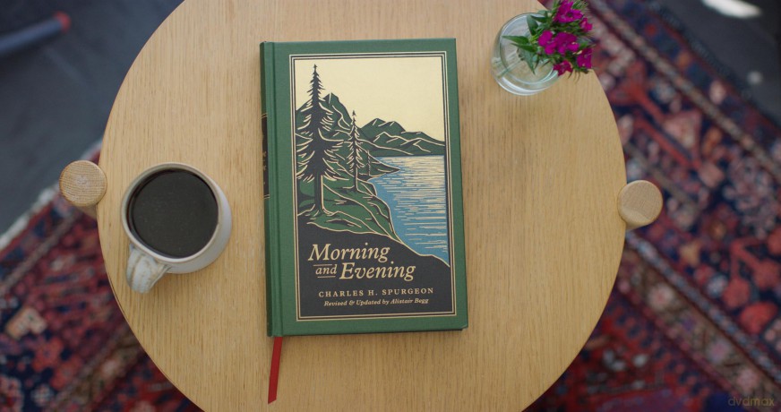 Morning and Evening: A New Edition of the Classic Devotional Based on The Holy Bible, English Standard Version - Charles H. Spurgeon [KSIĄŻKA]