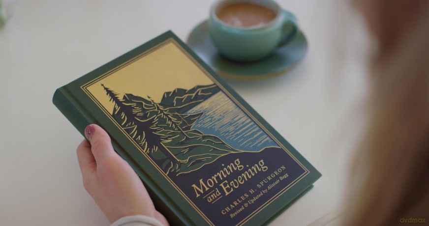 Morning and Evening: A New Edition of the Classic Devotional Based on The Holy Bible, English Standard Version - Charles H. Spurgeon [KSIĄŻKA]