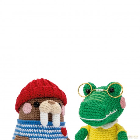 A Year of Amigurumi Friends: 24 cute animals to crochet month-by-month - Andreia Ferreira [KSIĄŻKA]