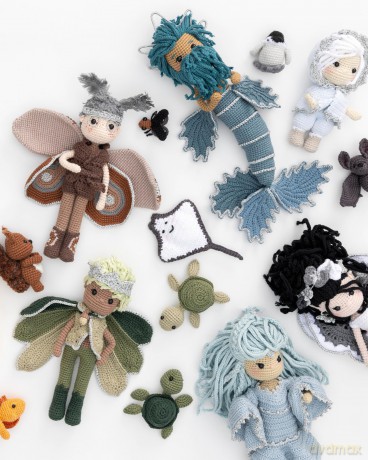 Crochet Dolls Inspired By Nature: 20 amigurumi toys celebrating the beauty of biodiversity - Nathalie Amiel [KSIĄŻKA]