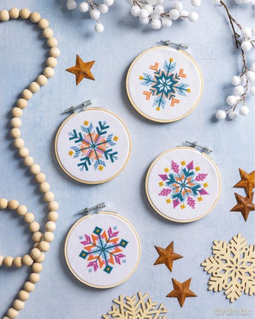 Merry Stitchmas: 24 fun and festive cross stitch designs (Stitchrovia) - Emma Congdon [KSIĄŻKA]