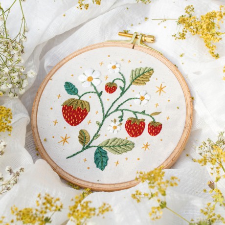 Paint with Thread: In the Garden: A step-by-step guide to embroidery - Emillie Ferris [KSIĄŻKA]