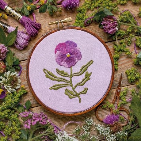 Paint with Thread: In the Garden: A step-by-step guide to embroidery - Emillie Ferris [KSIĄŻKA]