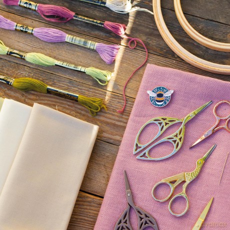 Paint with Thread: In the Garden: A step-by-step guide to embroidery - Emillie Ferris [KSIĄŻKA]