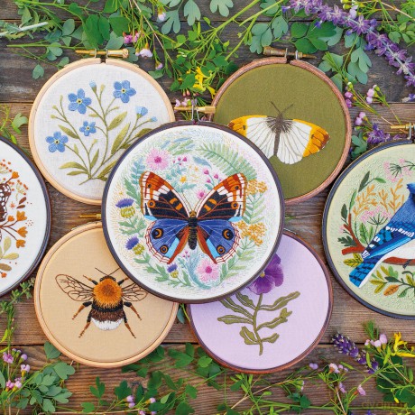 Paint with Thread: In the Garden: A step-by-step guide to embroidery - Emillie Ferris [KSIĄŻKA]