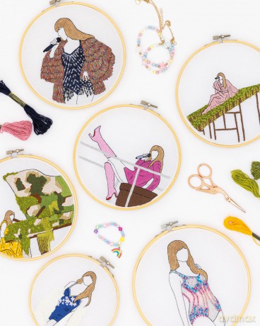 Stitch Stars: Taylor: Over 20 unofficial embroidery patterns for stitchy superfans - Emily Middleton [KSIĄŻKA]