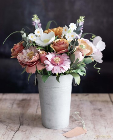The Bouquet in a Book: Pre-punched pages to press out and make paper flowers - Prudence Rogers [KSIĄŻKA]
