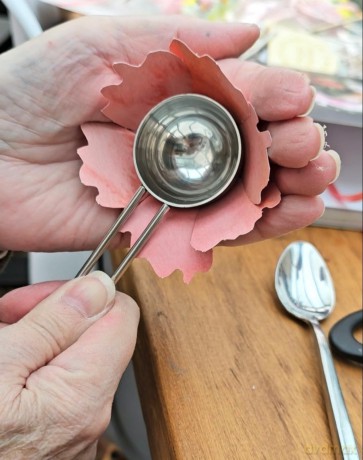 The Bouquet in a Book: Pre-punched pages to press out and make paper flowers - Prudence Rogers [KSIĄŻKA]