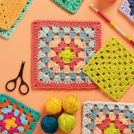 The Granny Square Crochet Bible: Everything you need to know about how to crochet granny squares - Lynne Rowe [KSIĄŻKA]