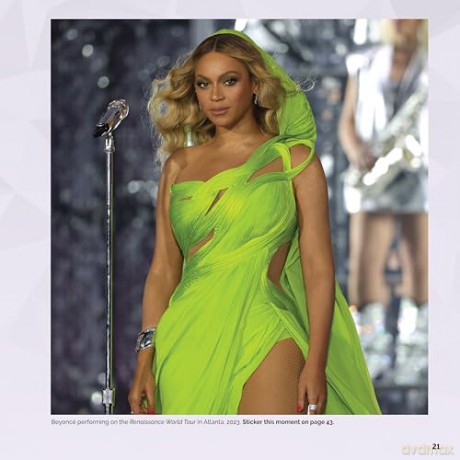 Ultimate Beyonce Sticker Mosaic Art: 12 Beautiful Portraits, Gallery, Fun Facts - Logan Powell [KSIĄŻKA]