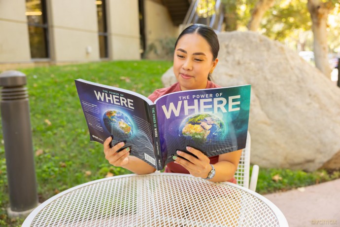 The Power of Where: A Geographic Approach to the World's Greatest Challenges - Jack Dangermond [KSIĄŻKA]