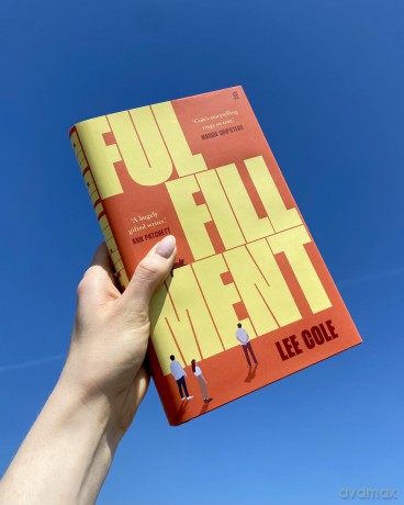 Fulfillment: A Sunday Times Summer Reads Pick - Lee Cole [KSIĄŻKA]