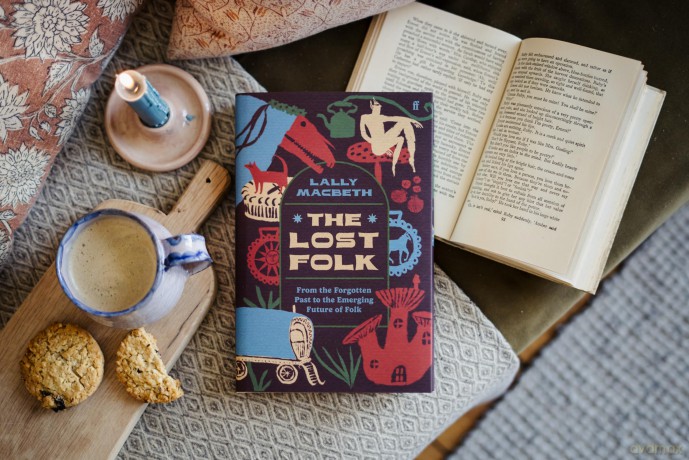 The Lost Folk: From the Forgotten Past to the Emerging Future of Folk - Lally MacBeth [KSIĄŻKA]