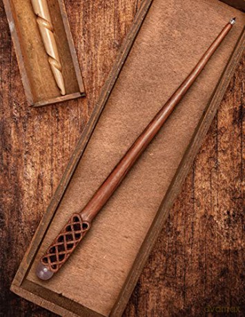 Compendium of Wooden Wand Making Techniques: Mastering the Enchanting Art of Carving, Turning, and Scrolling Wands (Fox Chapel Publishing) 20 Fantasy Designs, Step-by-Step Instructions, and Wood Guide [KSIĄŻKA]