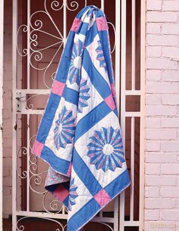 Vintage Vibe Quilts and Projects: Classic Designs for Pretty, Useful Things - Louise Papas [KSIĄŻKA]