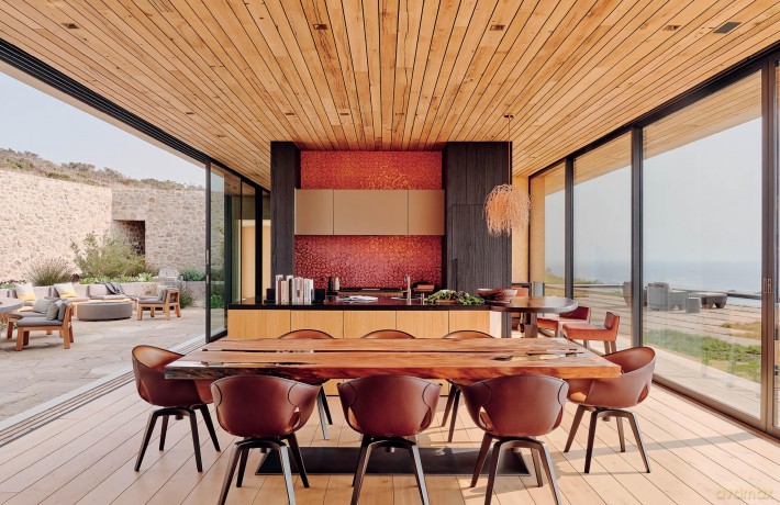 California Coastal: Seaside Living from Sea Ranch to San Diego - Chase Reynolds Ewald [KSIĄŻKA]