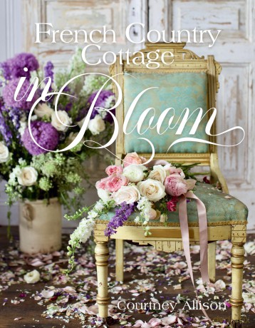 French Country Cottage in Bloom - Courtney Allison [KSIĄŻKA]