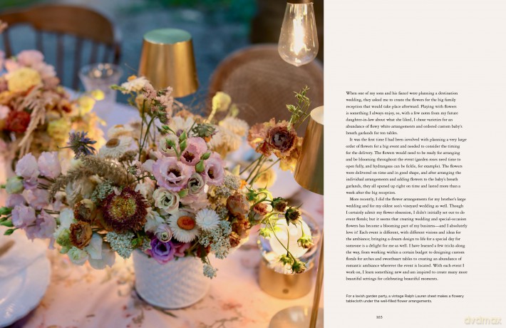 French Country Cottage in Bloom - Courtney Allison [KSIĄŻKA]