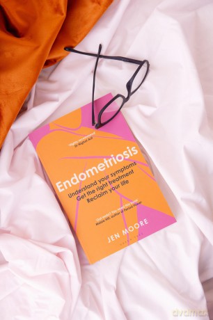 Endometriosis: Understand your symptoms, get the right treatment, reclaim your life - Jen Moore [KSIĄŻKA]