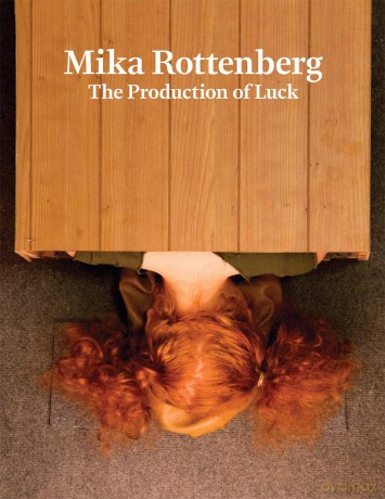 Mika Rottenberg: The Production of Luck - Mika Rottenberg [KSIĄŻKA]