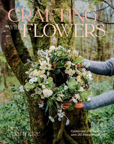 Crafting with Flowers: Celebrate the Seasons with 20 Floral Projects - Bex Partridge [KSIĄŻKA]