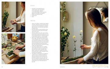 Crafting with Flowers: Celebrate the Seasons with 20 Floral Projects - Bex Partridge [KSIĄŻKA]