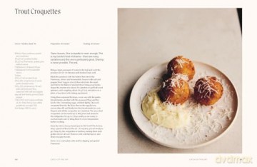 Home Shores: 100 Simple Fish Recipes to Cook at Home - Emily Scott [KSIĄŻKA]