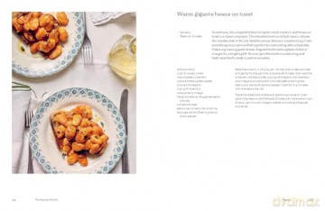 The Spanish Pantry: 12 Ingredients, 100 Simple Recipes - José Pizarro [KSIĄŻKA]