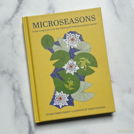 Microseasons: A Slow-Living Guide to the Year Following the Traditional Japanese Calendar - Tiffany Francis-Baker [KSIĄŻKA]