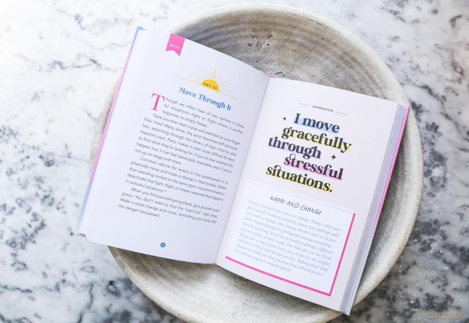In My Calm Era: 90 Days to Organize Your Emotions, Stress Less, and Connect Back to You (The New Era of You) - Harper Celebrate [KSIĄŻKA]