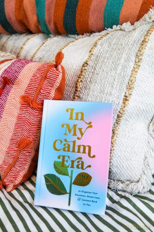 In My Calm Era: 90 Days to Organize Your Emotions, Stress Less, and Connect Back to You (The New Era of You) - Harper Celebrate [KSIĄŻKA]