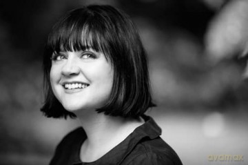Cover Story: Enemies to lovers and fake dating combine in a brand new rom-com perfect for fans of Emily Henry - Mhairi McFarlane [KSIĄŻKA]