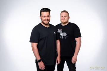 How to Survive the School Year: The hilarious new book for parents and teachers from the Sunday Times bestselling authors and hosts of Two Mr Ps in a Pod(cast) - Lee Parkinson [KSIĄŻKA]