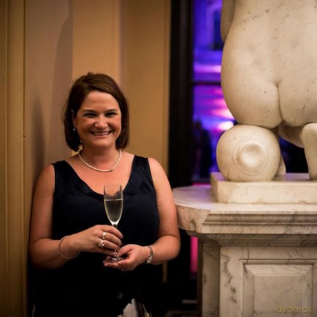 Why Mummy Drinks on Holiday: The hilarious new beach read from the bestselling author of Why Mummy Drinks - Gill Sims [KSIĄŻKA]