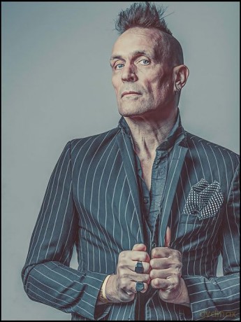Live Forever: The Rise, Fall and Resurrection of Oasis - John Robb [KSIĄŻKA]