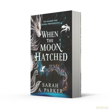 When the Moon Hatched: The #1 SUNDAY TIMES bestselling fantasy romance sensation: Book 1 (The Moonfall Series) - Sarah A. Parker [KSIĄŻKA]