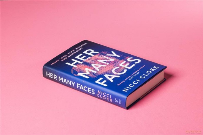 Her Many Faces: 'So clever, so gripping, so timely' LUCY FOLEY - Nicci Cloke [KSIĄŻKA]
