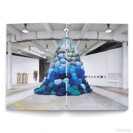 Sheila Hicks (Bilingual edition): a little bit of a lot of things - Gianni Jetzer [KSIĄŻKA]
