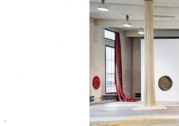 Sheila Hicks (Bilingual edition): a little bit of a lot of things - Gianni Jetzer [KSIĄŻKA]