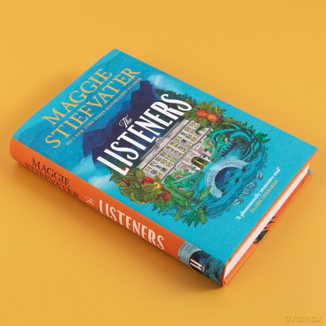The Listeners: 'A beautiful love story, a fascinating glimpse into the horrors of history and a haunting tale of loyalty and courage' - Chris Whitaker - Maggie Stiefvater [KSIĄŻKA]