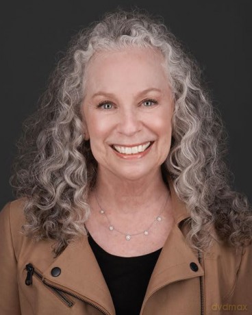In the Family Way: The uplifting and conversation-starting new book club novel for summer 2025, perfect for fans of The Help or Lessons in Chemistry - Laney Katz Becker [KSIĄŻKA]