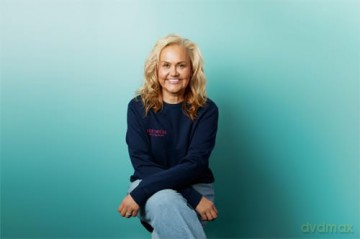 Teen Skincare: The new 2025 Sunday Times bestselling guide to clear teen skin - packed with insider tips, unbeatable routines and expert advice to help you feel your best, inside and out - Caroline Hirons [KSIĄŻKA]