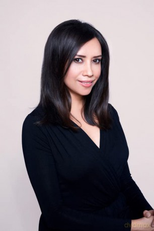 What Happens in the Dark: The brand-new suspenseful domestic courtroom crime thriller drama full of twists coming in 2025! - Kia Abdullah [KSIĄŻKA]
